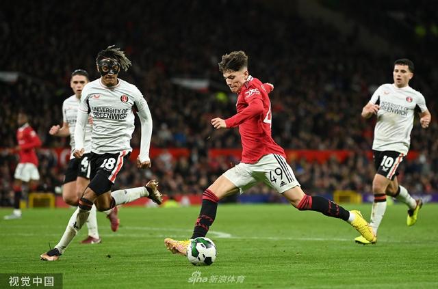 随着全球足 随着全球足